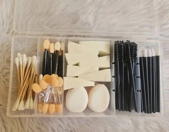 Make Up Disposables Kit (Category: Makeup) located in Quezon City. Submitted by floreskari78555 (Listing ID 1427021728, Image 3). Description: Calling all MUAs and makeup enthusiasts! 💖 Looking for a complete, hygienic, and organized disposable kit for your next gig or personal use? Dito na tayo sa kumpleto! ✨ Ensure a safe and flawless application for every client with our all-in-one Makeup Disposables Set. ​What’s inside the box? ​💄 Lipwands 