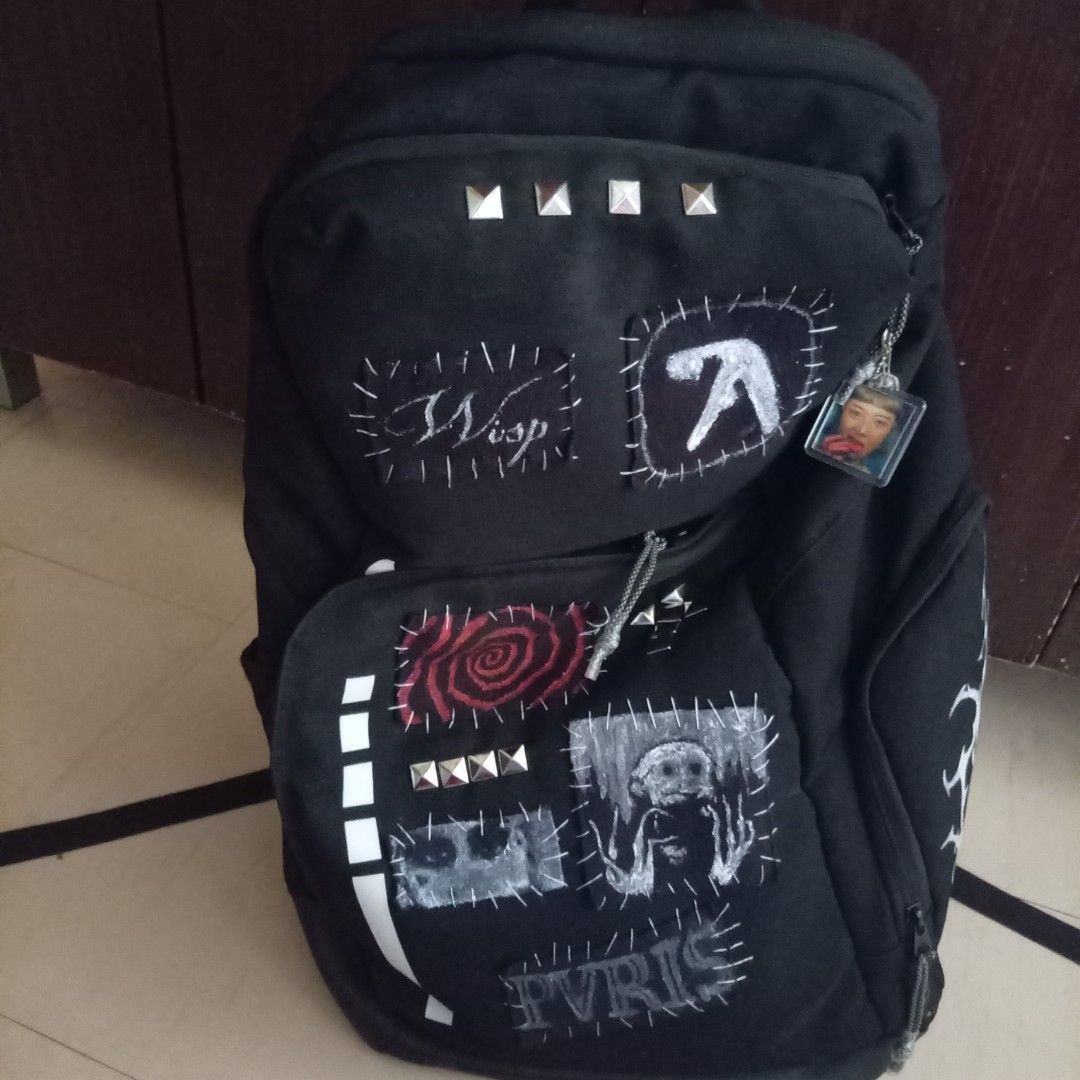 Nike Elite Backpack with Custom y2k Patches (Category: Backpacks) located in Valenzuela. Submitted by smilefiend (Listing ID 1427120203, Image 3). Description: Good as new, The patches: Aphex twin, junji ito, pvris, dominic fike, wisp. With grunge/y2k type designs good for fashion, and the quality is good and durable with a big capacity. #affliction, mma elite, xzavier, xtreme couture, nike, nike elite, nike backpack, grunge, y2k. Dm for more det