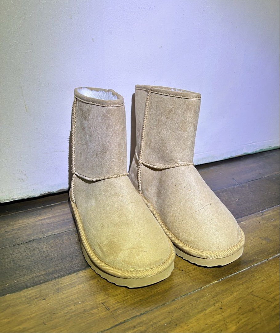 OLD NAVY snow boots for kids (Category: Boots) located in Valenzuela. Submitted by princessjc (Listing ID 1427102812, Image 1). Description: WwFaux-Suede Faux-Fur Lined Boots for Girls Size 2Y (EU 34) 20.9com For 8-10yrs old Product details -rounded toe box -cushioned foot bed -faux fur lining Only used once in Japan .