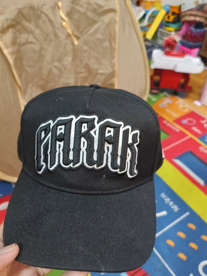 Parak Clothing Cap (Category: Caps & Hats) located in Quezon City. Submitted by 12thfd (Listing ID 1426991661, Image 1). Description: Never been used, not ny type of cap. selling it for ₱500 slightly. nego legit PARAK cap clothing.