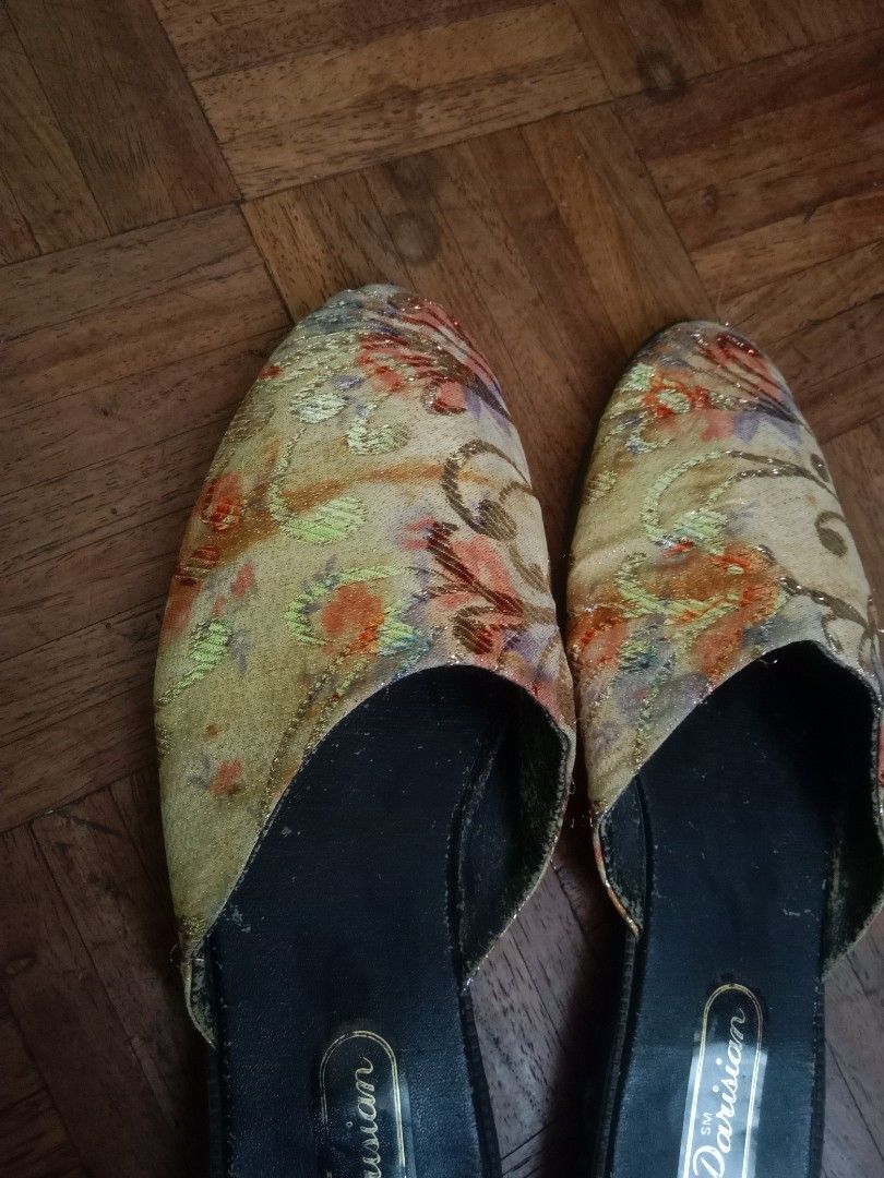 Parisian Floral Slippers (Category: Slippers and slides) located in Marikina City. Submitted by cathdeeee (Listing ID 1426988931, Image 2). Description: Elegant Parisian slippers featuring a floral design. The slippers have a black sole and a cream-colored upper with a colorful floral pattern. The brand name "Parisian" is visible on the insole. These slippers are perfect for casual wear..