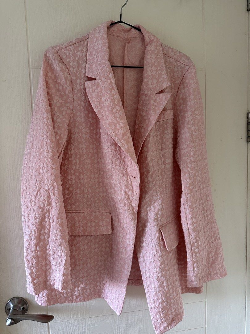 Pink Blazer (Category: Coats, Jackets and Outerwear) located in Mandaluyong City. Submitted by createyourtrend (Listing ID 1427102176, Image 2). Description: Rfs: declutterring .