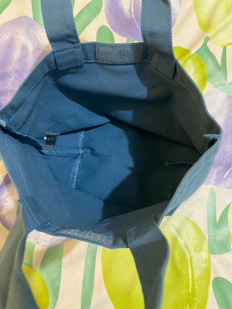 Prada Canvas hand bag (Category: Luxury Bags & Wallets) located in Paranaque City. Submitted by chelleann12 (Listing ID 1427020038, Image 3). Description: GWP. Complimentary gift..