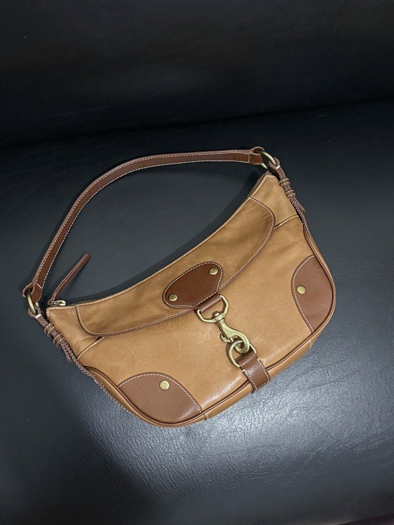 Ralph Lauren Vintage Saddle Bag (Category: Luxury Bags & Wallets) located in Manila. Submitted by venellopy.collection (Listing ID 1426994081, Image 1). Description: -Leather hobo-style bag -brass lobster-claw clasp on the front flap -Pockets (front & inside) -in good condition Ship via flash express 📍Nueva Ecija.