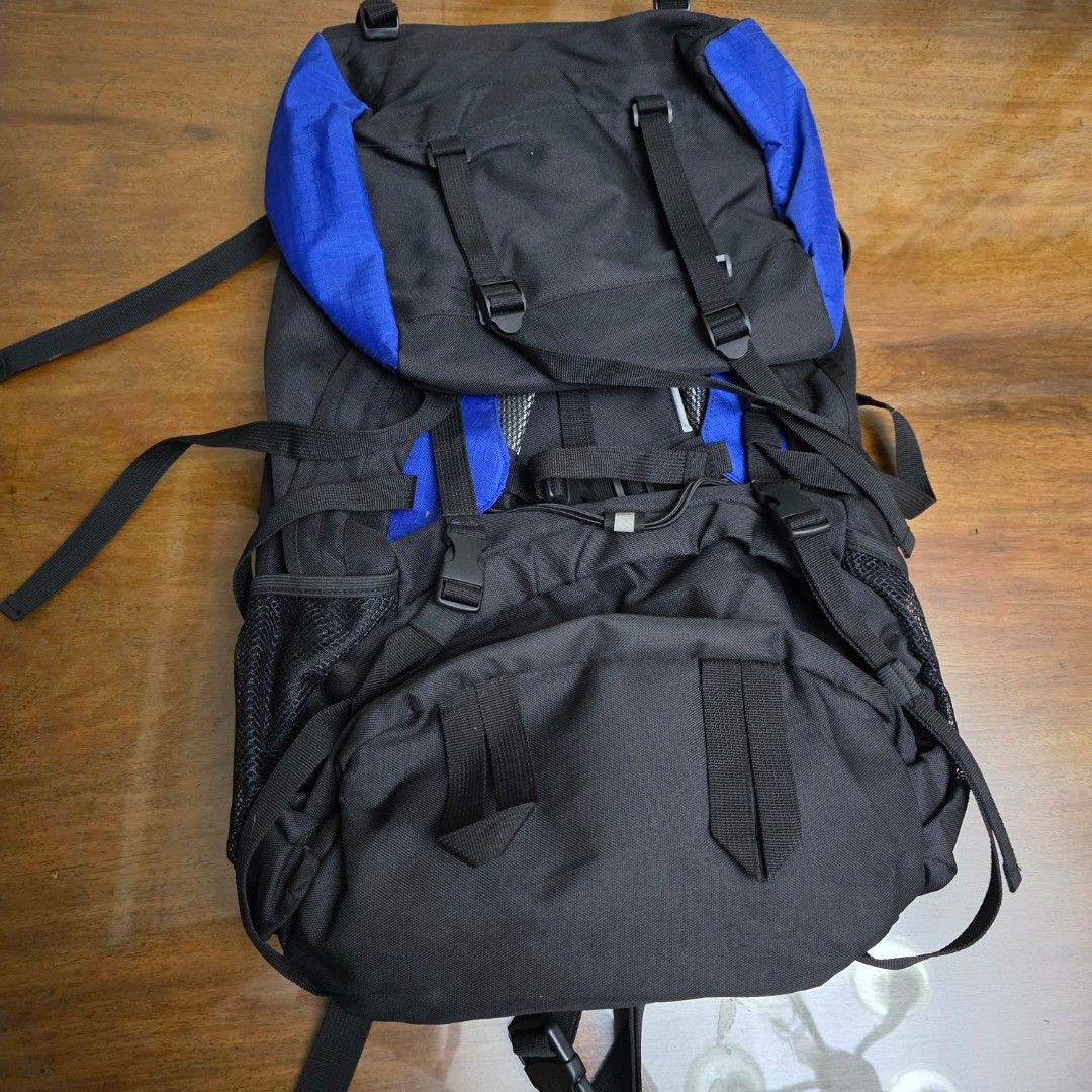 Reebok Hiking/Trekking Backpack (Category: Backpacks) located in Manila. Submitted by artic1212 (Listing ID 1427020894, Image 1). Description: [SELLING] RFS: never used, decluttering Features: Black and royal blue colorway with Reebok branding Large main compartment with ample storage Front zippered pocket for easy access to essentials Dual mesh side pockets (ideal for water bottles) Multiple compression straps to secure your load Padded back pan