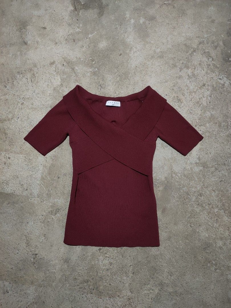 Sandro Paris Maroon Top (Category: Luxury Apparel) located in Tumauini. Submitted by ken_thrift (Listing ID 1427092653, Image 1). Description: SANDO PARIS MAROON TOPS Width 11 Length 19 Issue ❌ Likenew condition Color rate 9.8/10 Price 📥📥📥.