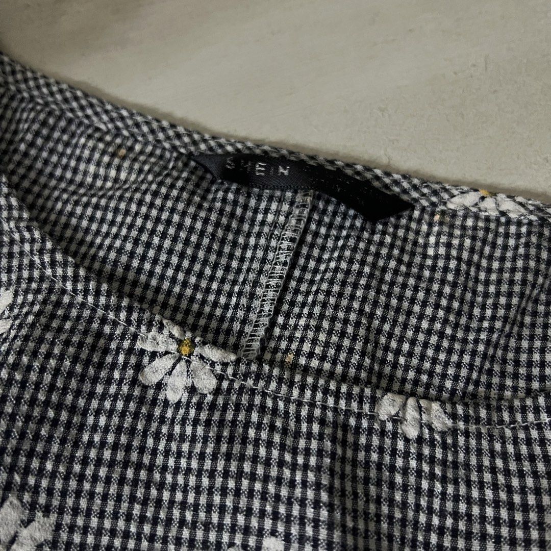 SHEIN Daisy Print Top (Category: Blouses) located in Quezon City. Submitted by lycheeeeee (Listing ID 1427071847, Image 2). Description: SHEIN Daisy Print Top (babydoll peplum style) size: fits XL - XXL price: ₱149 preloved condition location: eastwood, qc meetup: eastwood only shipping: via lbc, grab, or lalamove to be shouldered by buyer mode of payment: gcash, gotyme, or maribank pm for more inquiries. tags: declutter sale, affordable clothes,