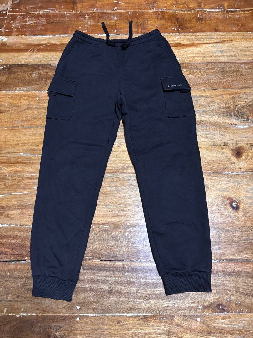 Snow Peak Cargo Sweatpants - Black (Category: Joggers) located in Cagayan de Oro. Submitted by kirkwax_4 (Listing ID 1427042766, Image 1). Description: SnowPeak sweatpants cargo Medium (30-32w) Xcellent condition No issue 1.5k.