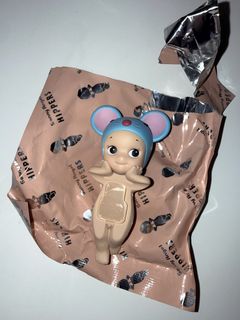 (Category: ) located in . Submitted by bnip.instock (Listing ID 1427120112, Image 1). Description: .