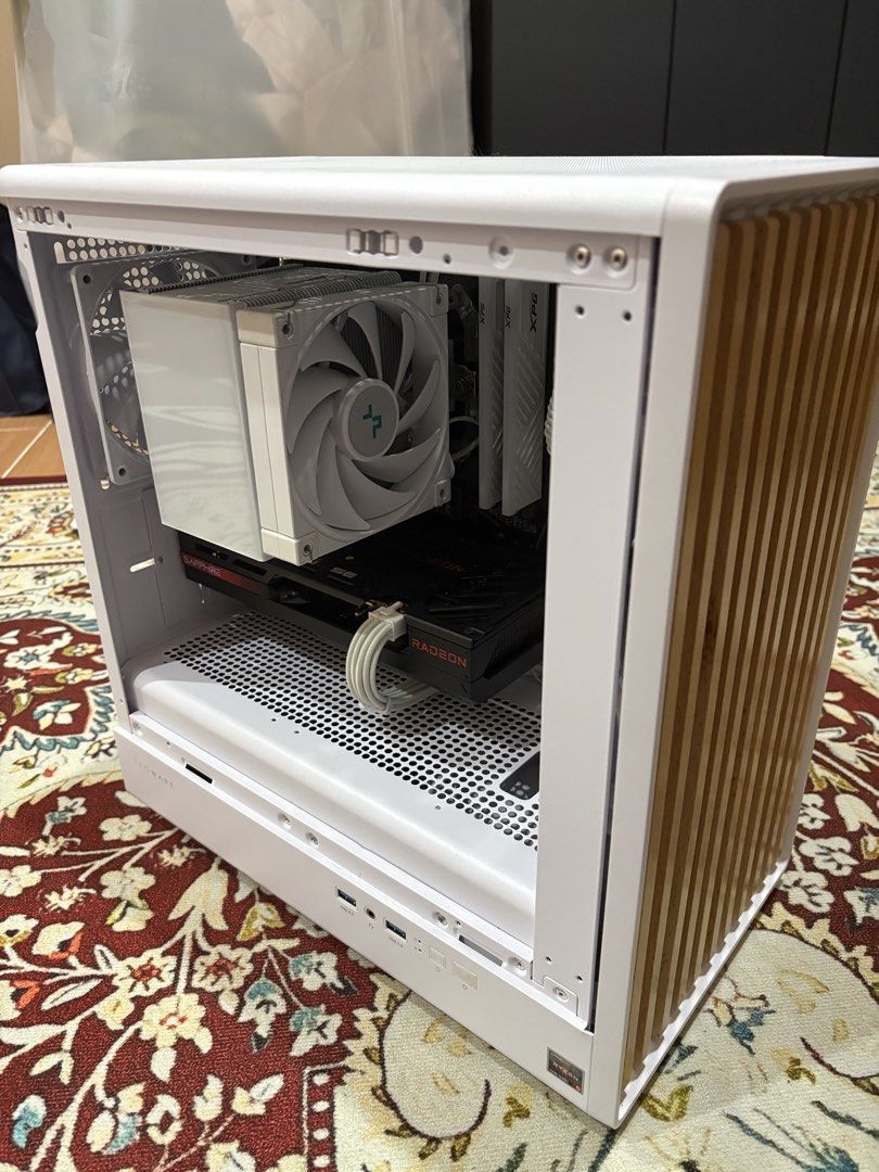 Tecware PC Case (Category: Desktops) located in Selayang. Submitted by wafiq04 (Listing ID 1427028315, Image 3). Description: 🔥 Gaming PC White Setup – Cantik & Power! 🔥 Nak jual PC gaming condition tiptop, jarang guna & sangat bersih (macam baru) 💯 💻 Spec: • CPU: AMD Ryzen 5 5000 Series • GPU: Sapphire Radeon (Power untuk gaming) • RAM: 16GB • SSD: Fast storage (loading laju) • Air Cooler White • Casing Tecware White + Multiple Fan 🎮 Sesuai