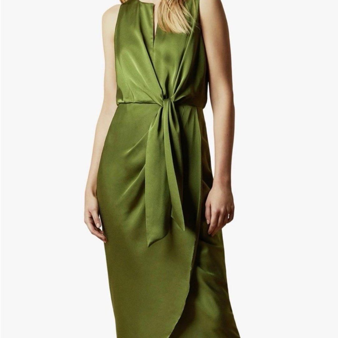 Ted Baker Keyhole Wrap Midi Dress size 2 (Category: Dresses) located in Santa Rosa. Submitted by a.i.b. (Listing ID 1427004462, Image 3). Description: Brand: Ted Baker Size Approximate measurements: Shoulder to shoulder: 10.5 Pit to pit: 17”laid flat Waist: 14.5” laid flat Length: 48” Look at resell price in the last picture Color Rate: 9.9/10 ✅I can only ship on weekends. ✅No reservation, whoever pays first gets the item. ✅This is a preloved ite