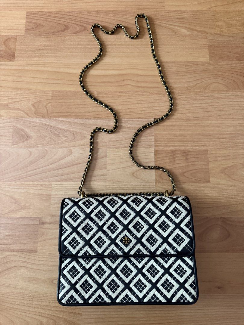Tory Burch Black and White Shoulder Bag (Category: Luxury Bags & Wallets) located in Cainta. Submitted by clarencegiven15 (Listing ID 1427072718, Image 1). Description: 2 way bag shoulder and crossbody bag leather authentic.