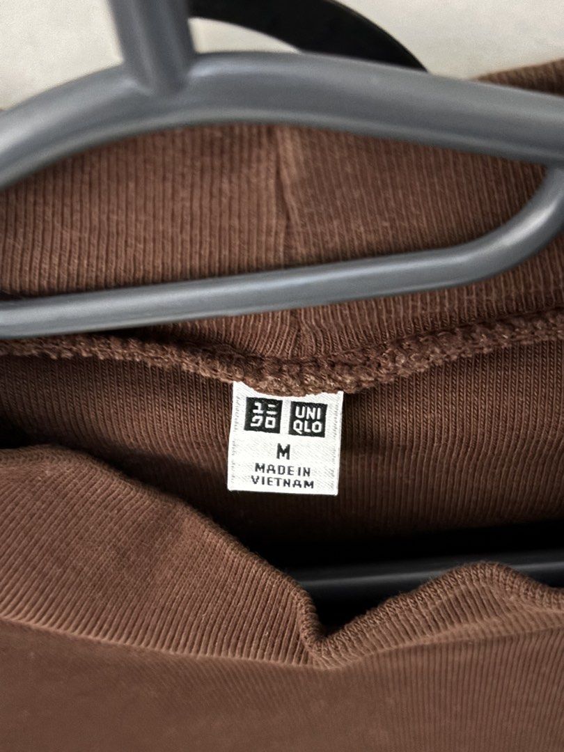 Uniqlo Brown Mock Neck Top (Category: Shirts) located in Las Pinas. Submitted by 940605b57b03328f9efb8c1333931a (Listing ID 1427154280, Image 2). Description: - Uniqlo mock neck top - Short sleeved, solid brown color - Size: Medium (refer to picture) - Perfect for various occasions serious buyers only!.