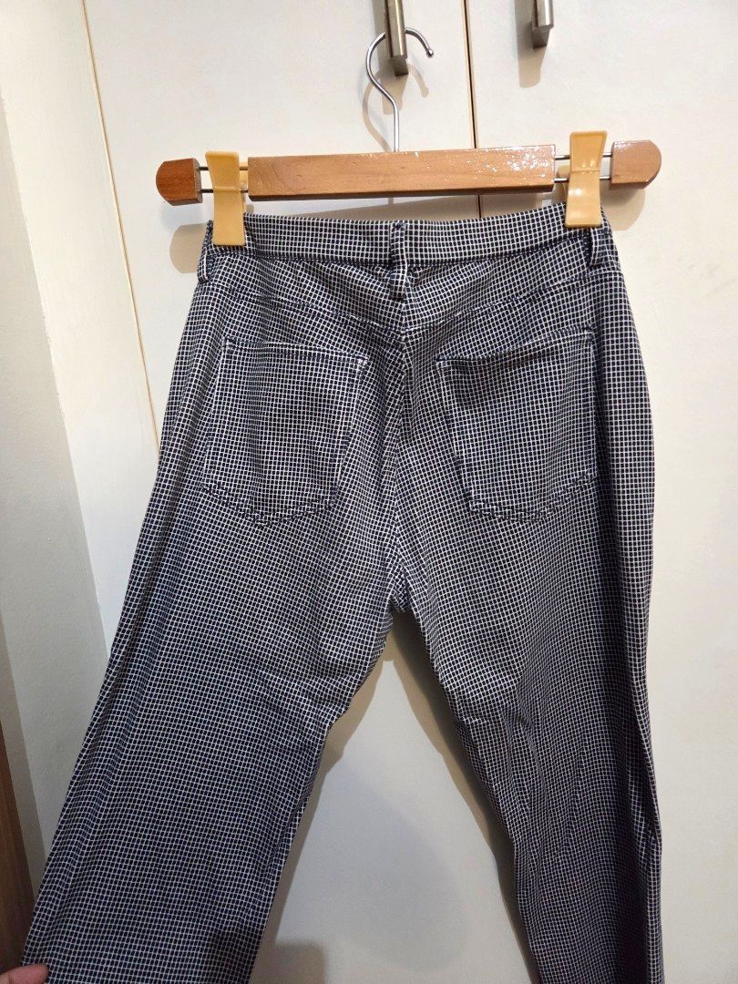 Uniqlo Checkered Jeggings Pants - Size M (Category: Jeans) located in Makati City. Submitted by shoppreloved_ (Listing ID 1427061421, Image 3). Description: dark blue checkered jeggings from Uniqlo.