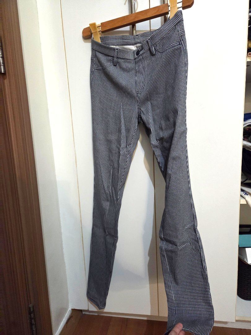 Uniqlo Checkered Jeggings Pants - Size M (Category: Jeans) located in Makati City. Submitted by shoppreloved_ (Listing ID 1427061421, Image 2). Description: dark blue checkered jeggings from Uniqlo.