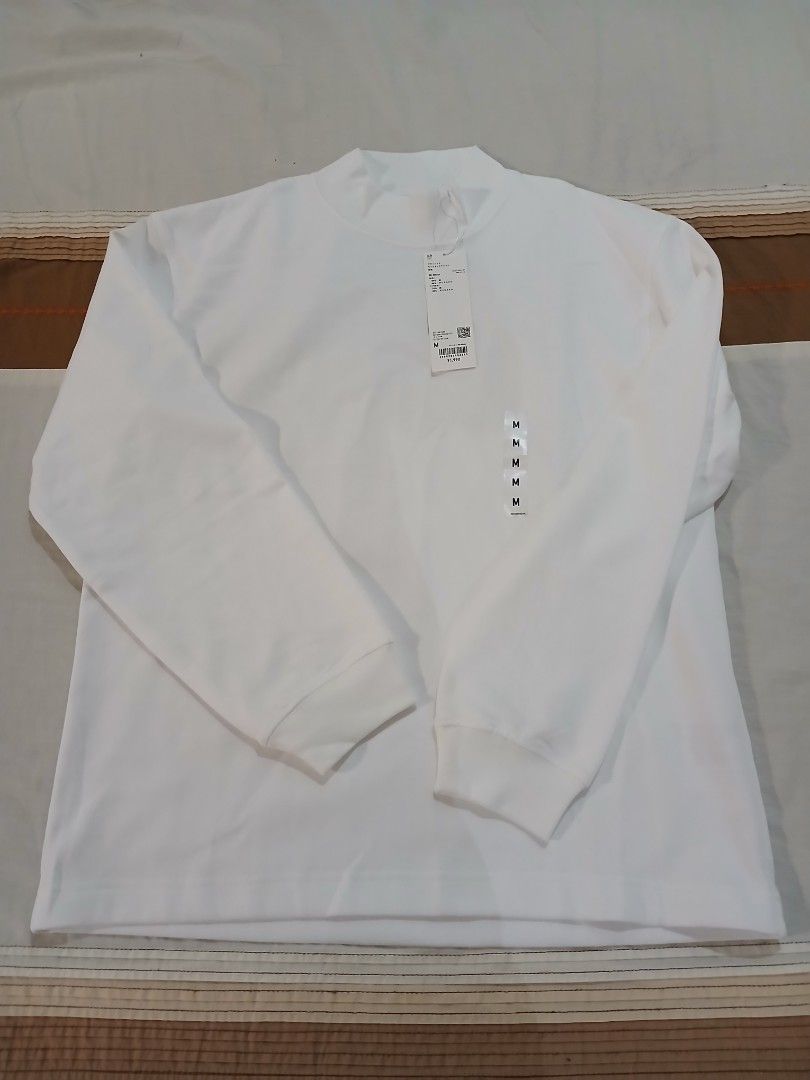 Uniqlo Long Sleeve Shirt - White - Medium (Category: Tshirts & Polo Shirts ) located in Cauayan City . Submitted by ysabellaross (Listing ID 1427090179, Image 1). Description: Brandnew Original Uniqlo Japan Size Medium.
