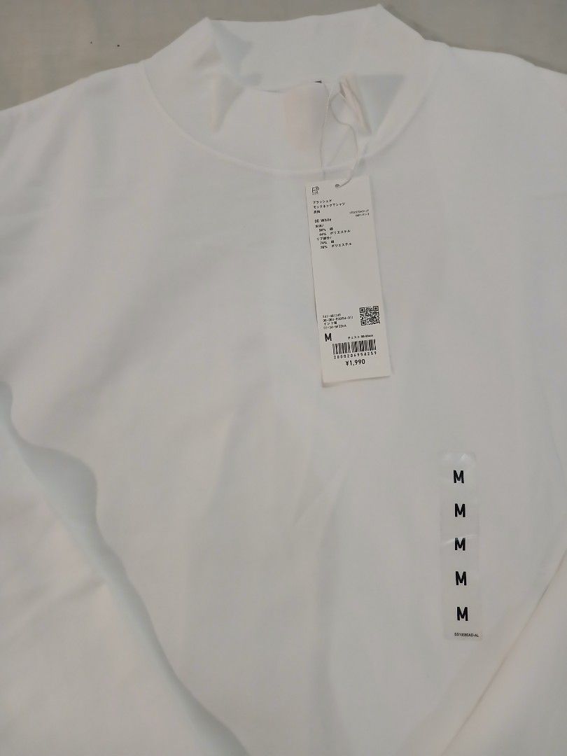 Uniqlo Long Sleeve Shirt - White - Medium (Category: Tshirts & Polo Shirts ) located in Cauayan City . Submitted by ysabellaross (Listing ID 1427090179, Image 2). Description: Brandnew Original Uniqlo Japan Size Medium.