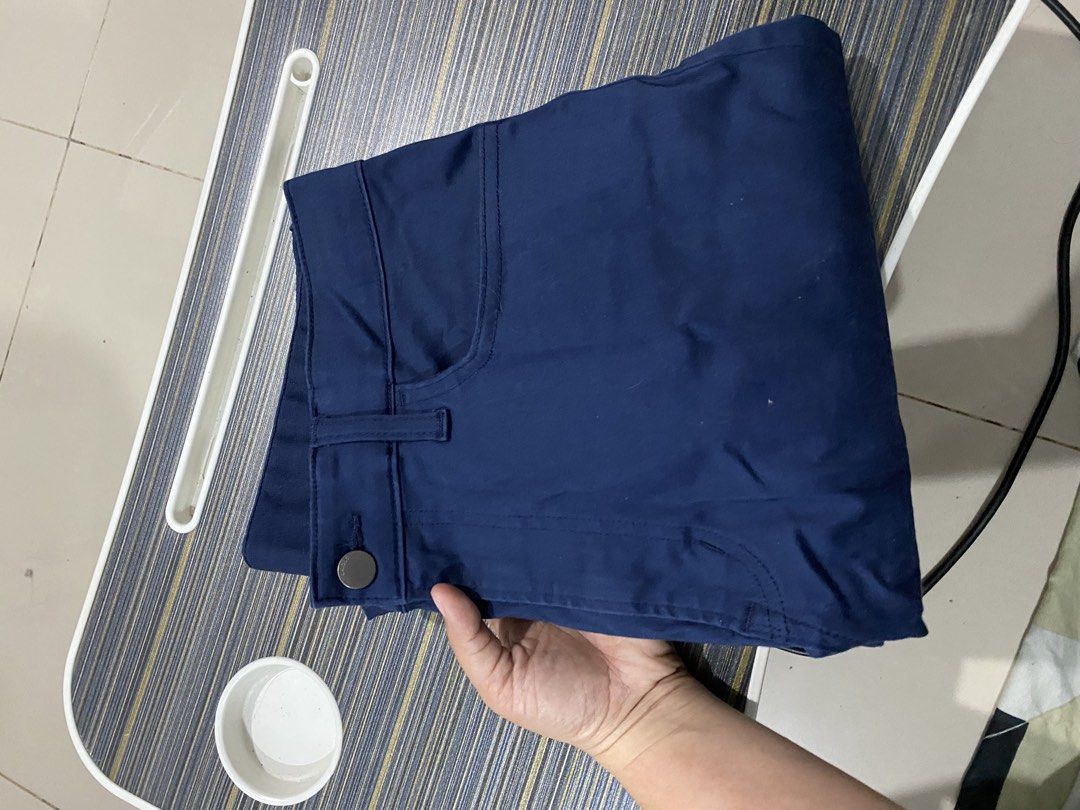 Uniqlo Slacks jeans (Category: Jeans) located in Manila. Submitted by katchifu (Listing ID 1427039858, Image 1). Description: Uniqlo slacks / Navy blue color Waist size 84-92cm Large .
