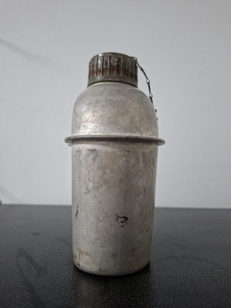 Vintage Metal Canteen (Category: Water Bottles & Tumblers) located in Antipolo. Submitted by cobys4 (Listing ID 1427140099, Image 3). Description: Payment thru GCASH PM lang if interested! Will ship via JNT or Lalamove if within area LOCATION: Antipolo Rizal.
