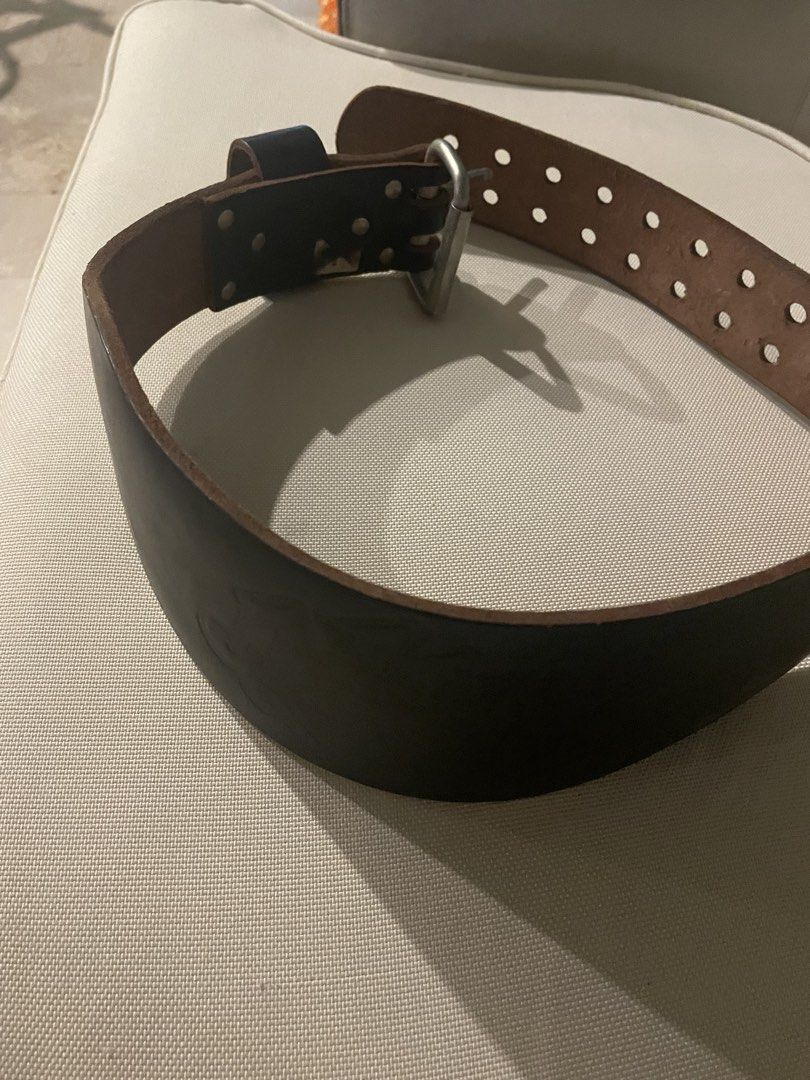 Weightlifting Belt (Category: Weights & Dumbbells) located in Quezon City. Submitted by deadmit (Listing ID 1427010825, Image 1). Description: Hardly used… still in very good condition… Genuine leather.