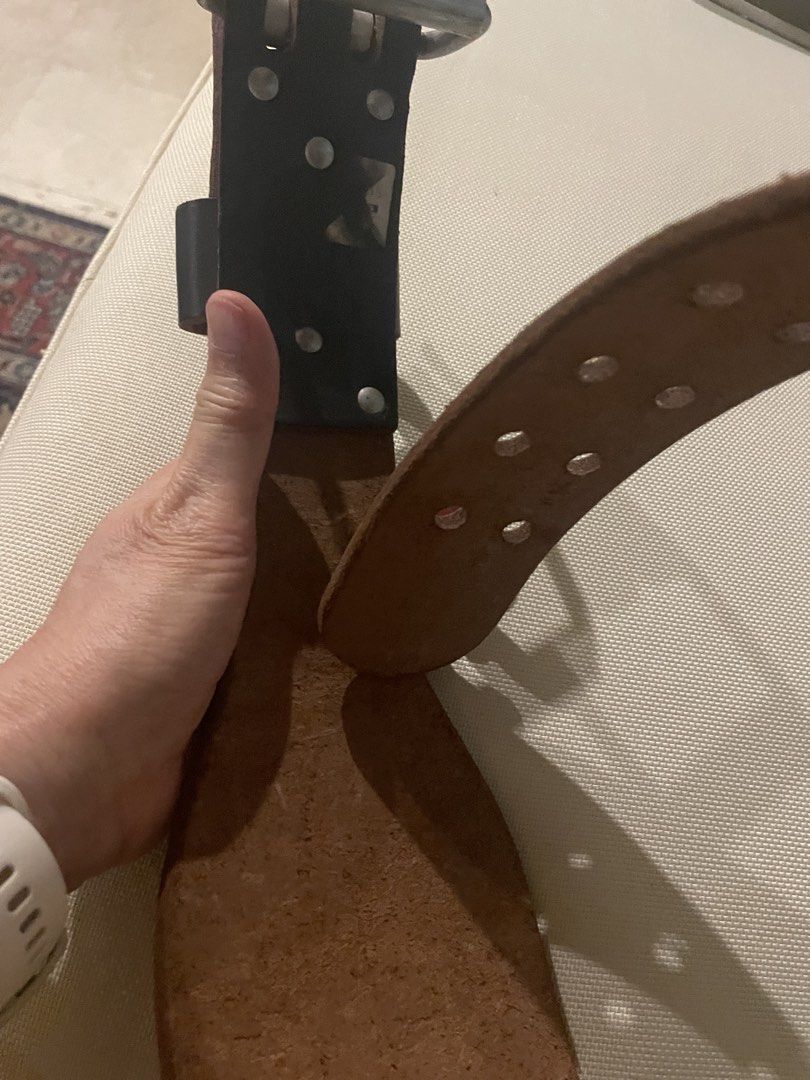 Weightlifting Belt (Category: Weights & Dumbbells) located in Quezon City. Submitted by deadmit (Listing ID 1427010825, Image 3). Description: Hardly used… still in very good condition… Genuine leather.