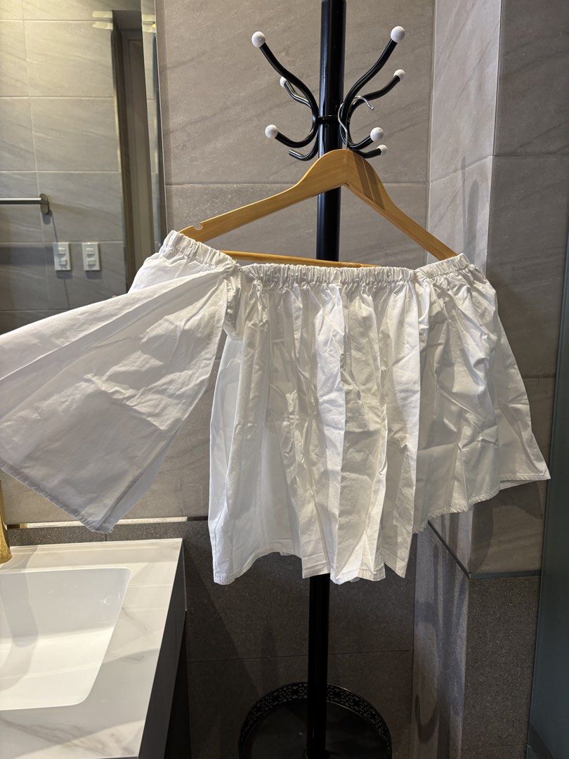 White Off-Shoulder Top (Category: Blouses) located in Guiguinto. Submitted by positivemind (Listing ID 1426985599, Image 2). Description: Sleeve is slightly torn but can be repaired with stitching. Never worn. Location: Sta. Cruz Guiguinto Bulacan .