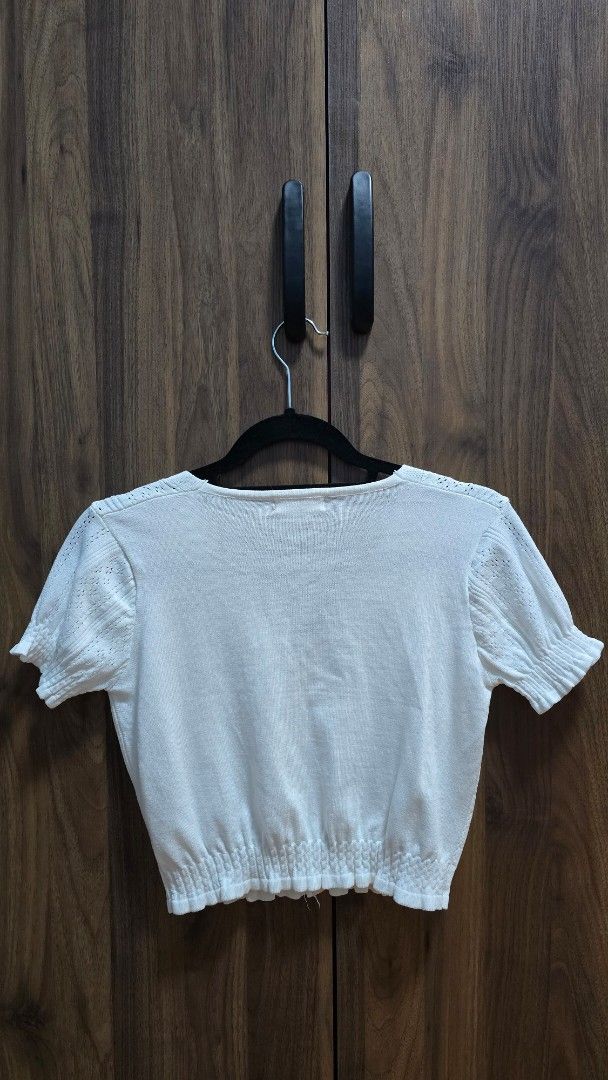 White Top (Category: Blouses) located in Manila. Submitted by stuff.gaming (Listing ID 1427087190, Image 2). Description: White top Fits XXS-M frames Price still negotiable Shipping to be shouldered by buyer via J&T, Grab, & Lalamove.