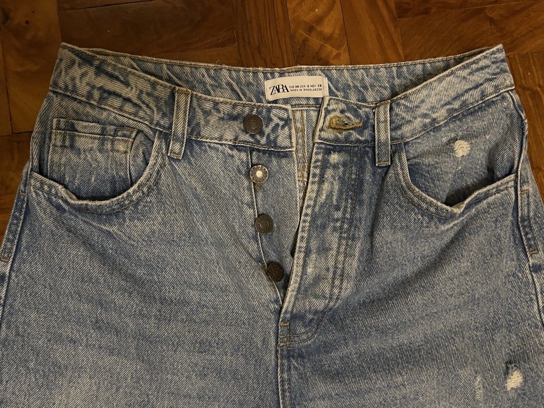 Zara Button Fly Jeans (Category: Jeans) located in Paranaque City. Submitted by obeawan (Listing ID 1427078127, Image 1). Description: RFS: doesn’t fit anymore but still good quality Light wash denim jeans from Zara. Features a button fly closure and a classic five-pocket design. The jeans have a wide straight leg fit. The back features two pockets and a Zara brand tag. The jeans have some distressed details. Perfect for everyday wear..