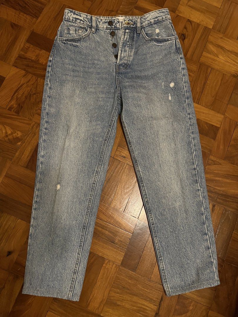 Zara Button Fly Jeans (Category: Jeans) located in Paranaque City. Submitted by obeawan (Listing ID 1427078127, Image 2). Description: RFS: doesn’t fit anymore but still good quality Light wash denim jeans from Zara. Features a button fly closure and a classic five-pocket design. The jeans have a wide straight leg fit. The back features two pockets and a Zara brand tag. The jeans have some distressed details. Perfect for everyday wear..