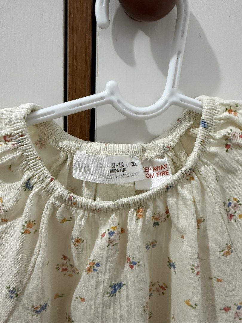 Zara Floral Romper 9-12 Months (Category: Babies & Kids Fashion) located in Cavite. Submitted by cynth25 (Listing ID 1427030190, Image 2). Description: - Zara baby romper - Adorable floral print - Short, puffy sleeves - Round neckline - Comfortable gathered waist - Snap closures for easy changes - Size: 9-12 months - Made in Morocco.