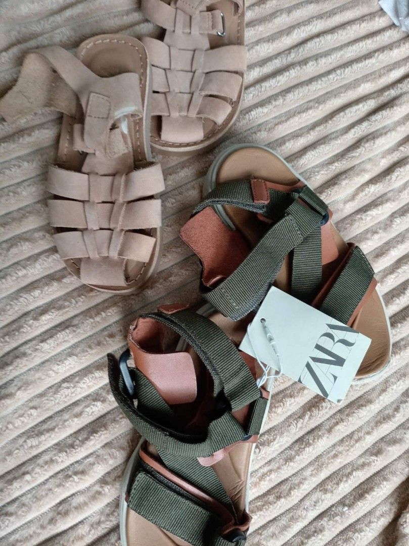 Zara for kids (Category: Slippers and slides) located in Manila. Submitted by fineone (Listing ID 1427154175, Image 1). Description: for both na sandals size 25 pang 5 year old zara leather isa.