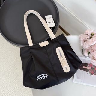 (Category: ) located in . Submitted by fashion.luxe (Listing ID 1427259659, Image 1). Description: .