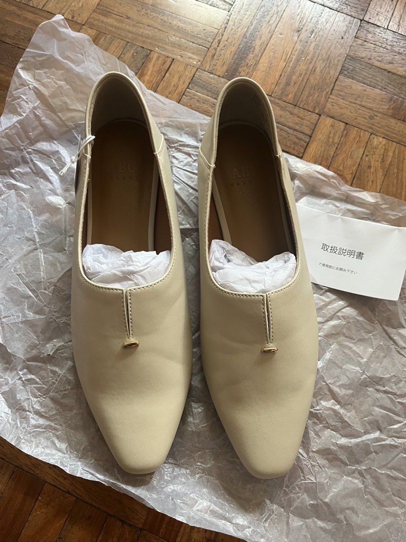 ABC Loafers (Category: Loafers) located in Makati City. Submitted by yoursecondbest (Listing ID 1427313032, Image 1). Description: Bought in Japan this Feb lang. Perfect for size 7-7.5 or pwede rin siguro size 8 as it is a soft leather. Open for trade in size 7 po..