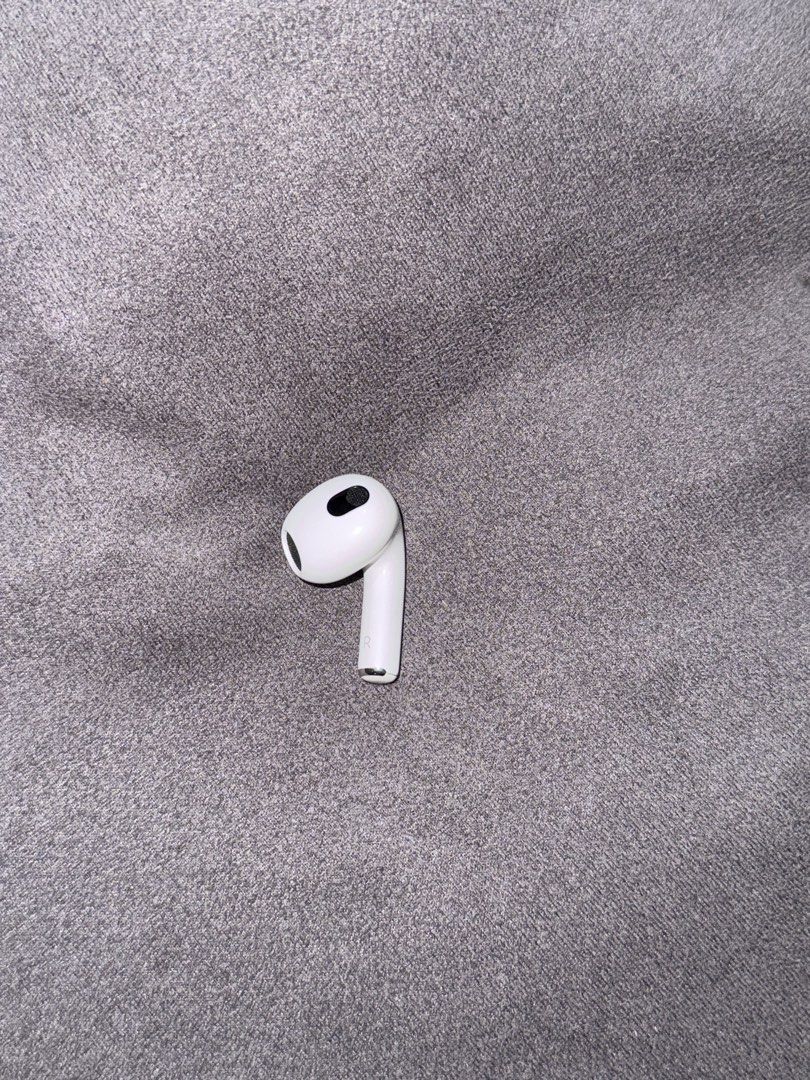 AirPods Gen 3 (Right piece only) (Category: Earphones) located in Manila. Submitted by prelovedddbymk (Listing ID 1427181580, Image 1). Description: - AirPods Gen 3 (Right Piece Only) - Genuine Apple Product - Ready to pair and use.