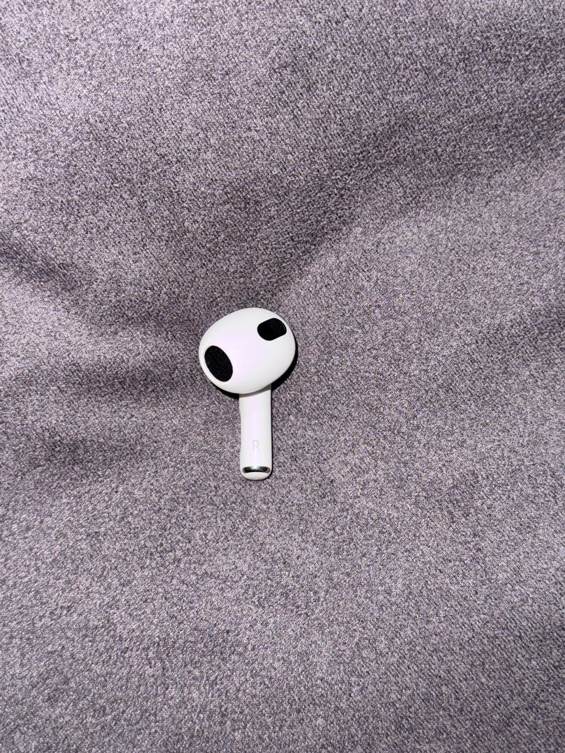 AirPods Gen 3 (Right piece only) (Category: Earphones) located in Manila. Submitted by prelovedddbymk (Listing ID 1427181580, Image 2). Description: - AirPods Gen 3 (Right Piece Only) - Genuine Apple Product - Ready to pair and use.