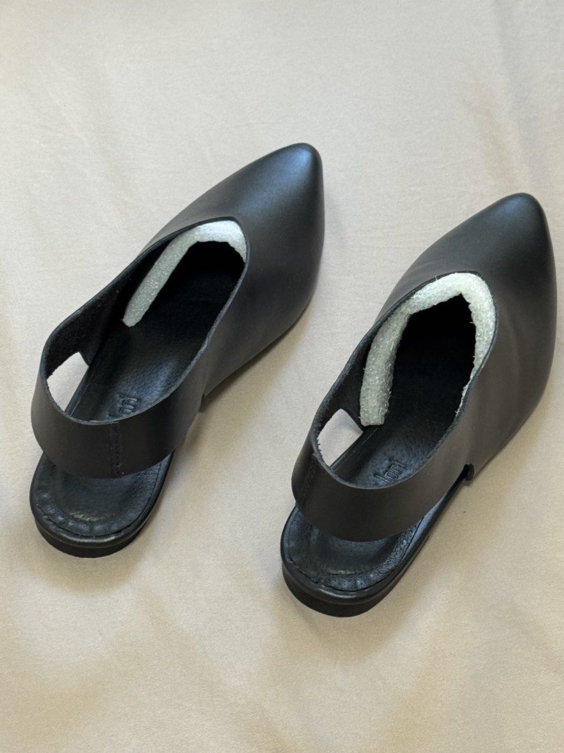 Annie & Lori Bella Black Leather Slingbacks - Size 8 (Category: Flats & Sandals) located in San Juan City. Submitted by alexprelovedpicks (Listing ID 1427287572, Image 2). Description: Brand new Pointed toe leather shoes feature a half- closed sling-back strap Color: Black Upper is made of premium authentic leather. Type of Leather: High grade cow leather on most designs. Inner sole material: Cushioned leather. Outsole: Luxe Black outsole Never w