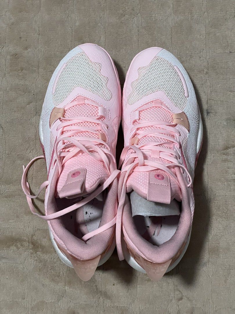 ANTA Basketball Shoes Pink (Category: Sneakers) located in Quezon City. Submitted by ashdzxx (Listing ID 1427229549, Image 3). Description: .