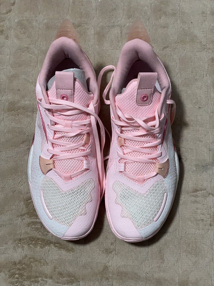 ANTA Basketball Shoes Pink (Category: Sneakers) located in Quezon City. Submitted by ashdzxx (Listing ID 1427229549, Image 2). Description: .