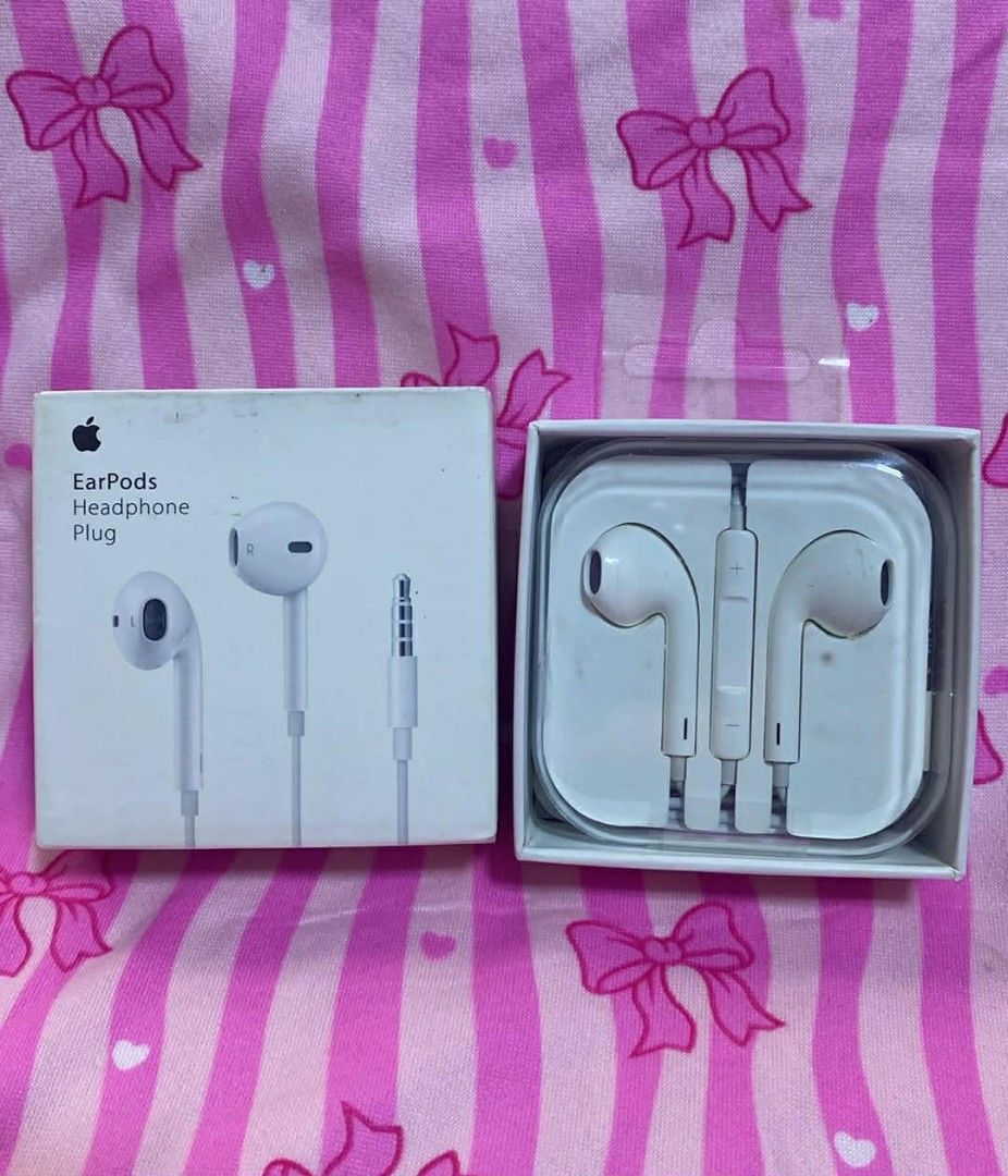 Apple EarPods Headphone Plug (Category: Earphones) located in Manila. Submitted by milasgadgetph (Listing ID 1427310832, Image 1). Description: EarPods with Headphone Plug. Comes with the original box. The earphones are white. The box shows the Apple logo and the words "EarPods Headphone Plug"..