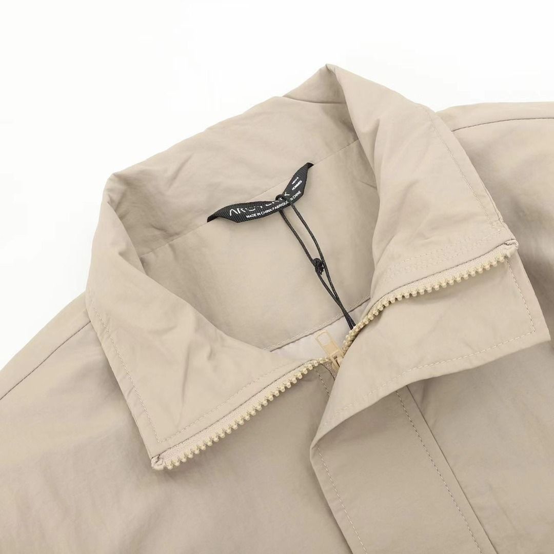 ARC‘TERTX x JIL Sander 始祖鳥聯名棒球服夾克外套 （分類：外套及戶外衣服）位於 Hong Kong。 由 leogo268 提交（商品編號 1427217157，圖片 3）。簡介： 本店（更多款式） carousell.com/leogo268 ARC‘TERTX x JIL Sander 始祖鳥聯名棒球服夾克外套 SIZE：S-L WeChat:Eamy668 與我聯絡呀！ 全品類相冊https://s.wsxc.cn/mKMWNg 衣服相冊https://rt666.x.zhidian-inc.cn/albums 密碼：12631263 交收方式: 速遞送貨上門，也可以順豐門市自取/7-11便利店便利店/順便智慧櫃/或工商地址收貨/不設面交 付款方式: 轉數快/Payme/ alipay #夾克 #外套 #拉鍊外套。