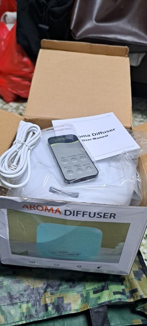 Aroma Diffuser (Category: Home Fragrance) located in Singapore. Submitted by TheDukun (Listing ID 1427294182, Image 3). Description: BNIB AROMA DIFFUSER ACCIDENTALLY BOUGHT XTRA NEGO .