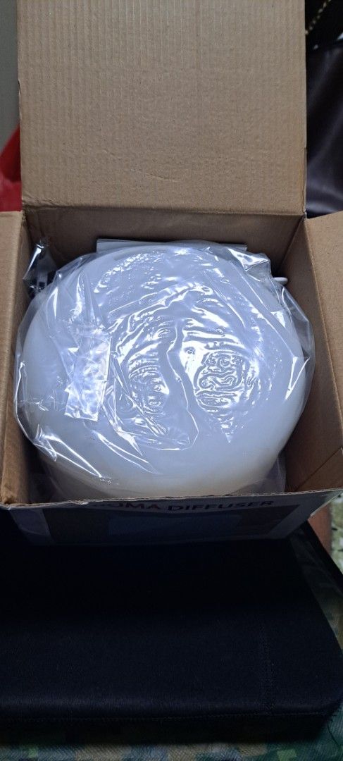 Aroma Diffuser (Category: Home Fragrance) located in Singapore. Submitted by TheDukun (Listing ID 1427294182, Image 2). Description: BNIB AROMA DIFFUSER ACCIDENTALLY BOUGHT XTRA NEGO .