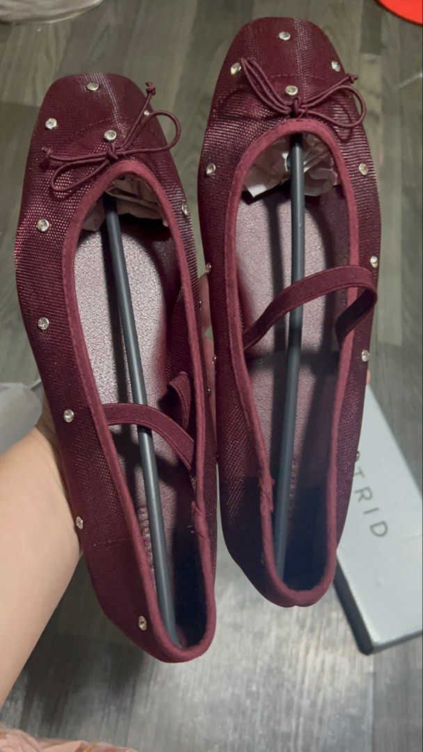 MESH Flats Astrid Ballet Flats - Size 9/40 (Category: Flats & Sandals) located in Quezon City. Submitted by paursls (Listing ID 1427158704, Image 1). Description: BRANDNEW AZTRID MESH FLATS DOLL SHOES bought and just fit but its too big for me Size 9 on tag 25.5 cm With box Complete inclusion Lalamove or LBC only Payment first No COD.