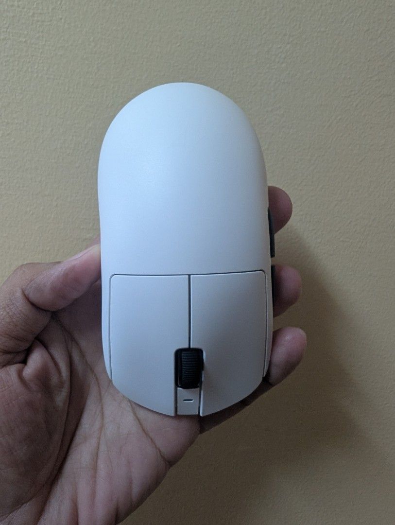 ATK A9 wireless mouse (Category: Mouse & Mousepads) located in Quezon City. Submitted by unboxingtito (Listing ID 1427308172, Image 2). Description: Brand new and unused .