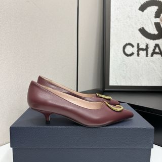 (Category: ) located in . Submitted by luxcloset.shop (Listing ID 1427296123, Image 1). Description: .