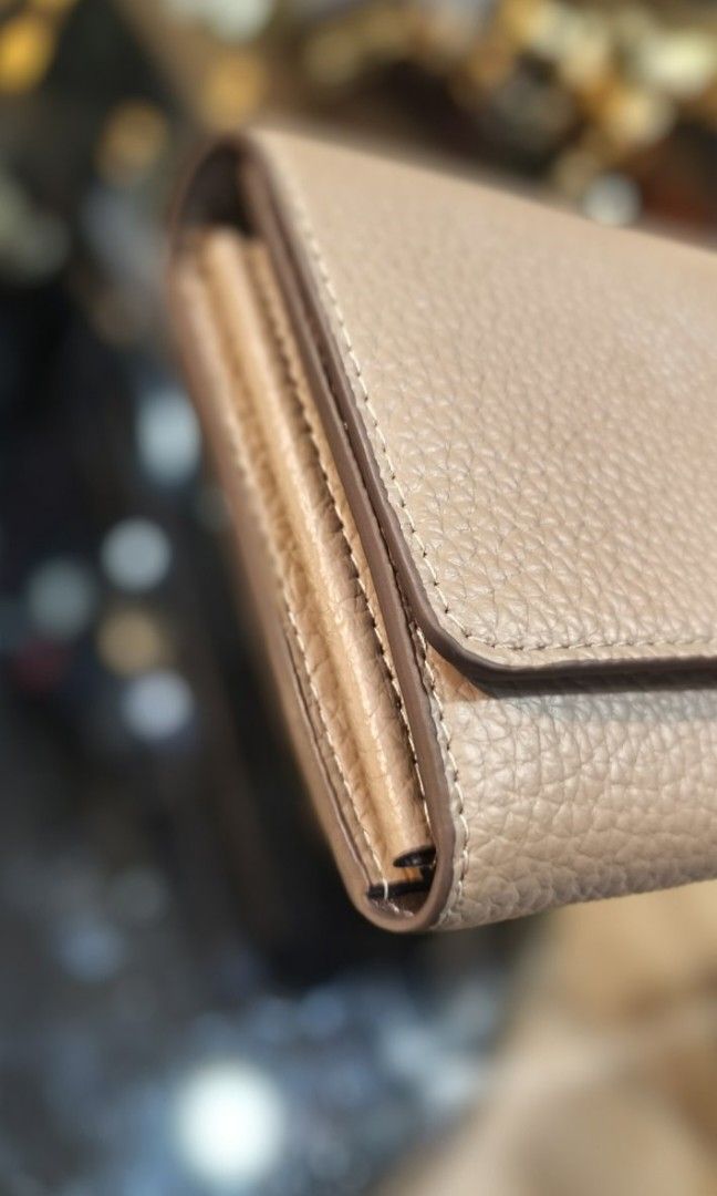 Authentic Louis Vuitton Capucines Leather Wallet (Category: Luxury Bags & Wallets) located in Itogon. Submitted by designerluxeshop (Listing ID 1427258691, Image 3). Description: pre-owned Louis Vuitton Capucines leather wallet with authenticity document, 💯% original, in good condition, shipping is free, message me if interested, delivery is ready onhand discount is offered for cash buyer layaway is accepted 20% downpayment 80% balance payable u