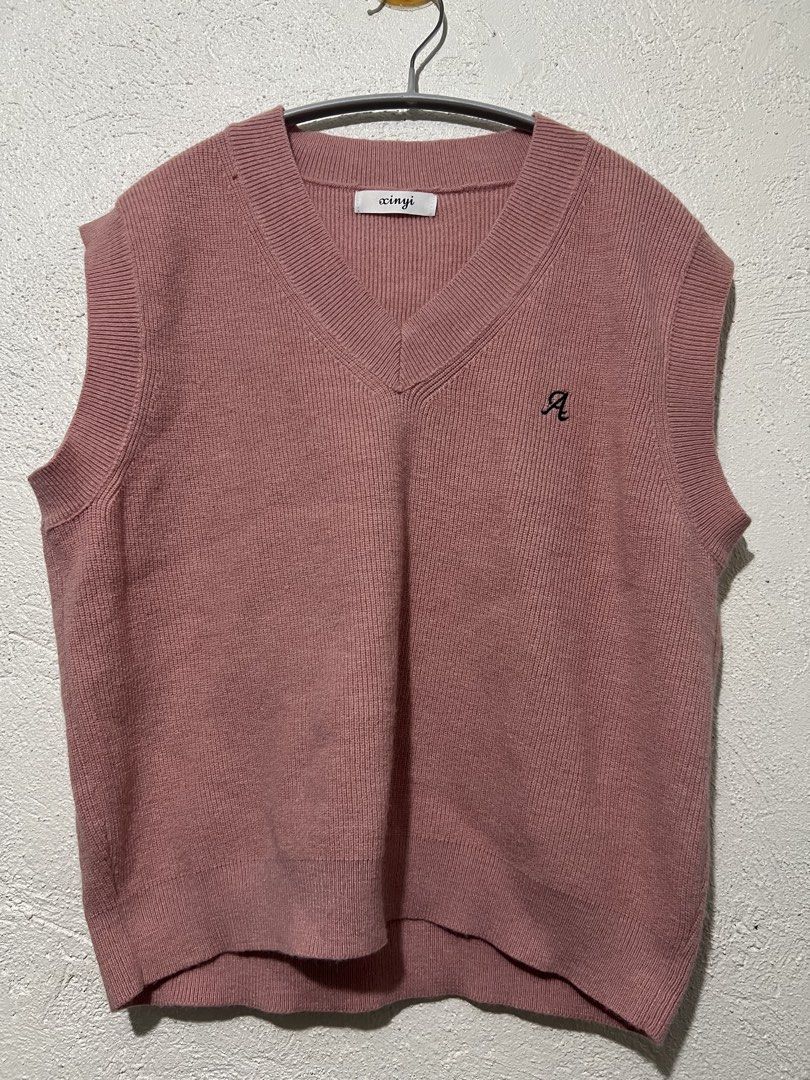 Azinyi V-Neck Vest (Category: Sleeveless) located in Marikina City. Submitted by mgdeclutteringph (Listing ID 1427266161, Image 1). Description: Vest pink medium Pre-loved via lalamove (Marikina loc) .