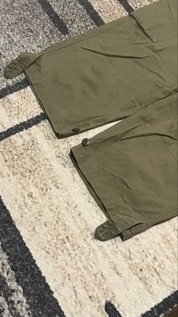 Baker/Cargo Olive Pants (Category: Jeans) located in Bulacan. Submitted by levidiff (Listing ID 1427176940, Image 3). Description: Baker/Cargo Olive Pants Very good condition Adjustable leg opening Check detailed pics Actual dimensions: W - 34 L - 35 Leg opening - 9.