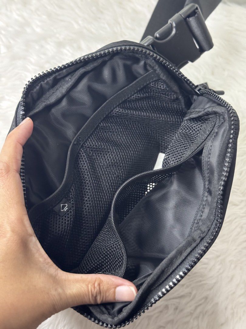 Belt Bag Body Bag (Category: Luxury Bags & Wallets) located in Kabankalan. Submitted by vera.styles (Listing ID 1427276106, Image 3). Description: .