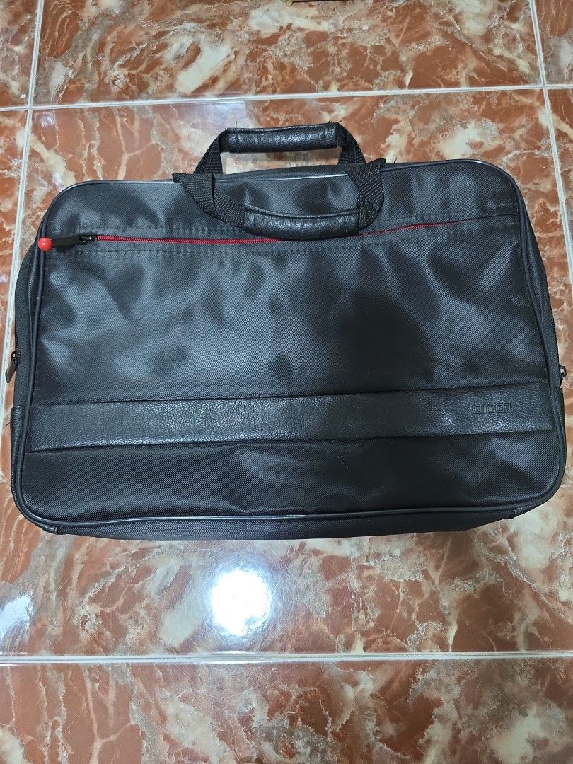 Black Laptop Bag with Red Zipper485603596242800640